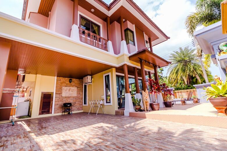 3 Bedrooms Pool Villa Walk To Patong