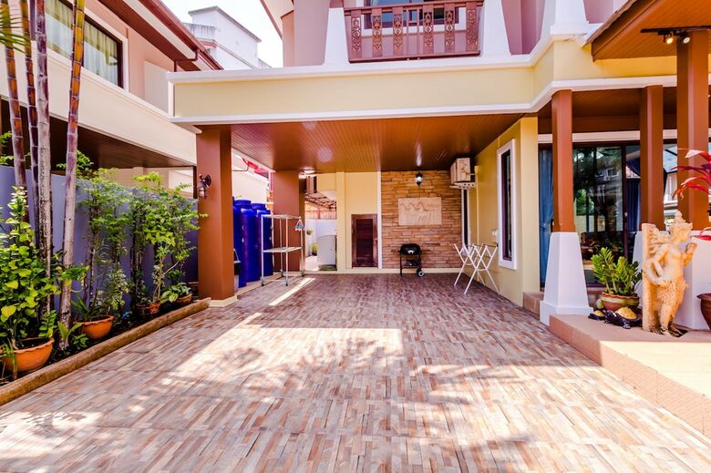 3 Bedrooms Pool Villa Walk To Patong