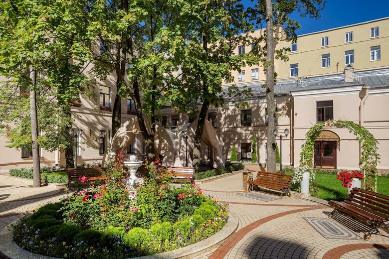 Hotel Brullov Mansion