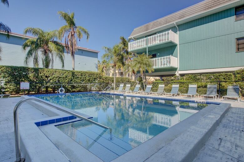 Anna Maria Island Retreat 2br Condo