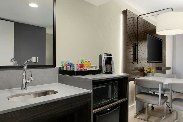 Hotel Embassy Suites By Hilton, Los Angeles - Downey
