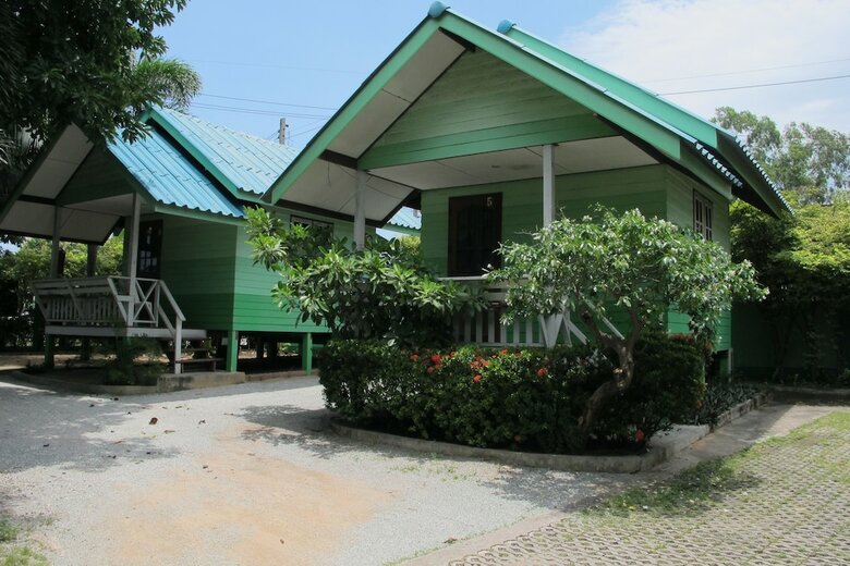 Hotel The Green Resort Sri Racha