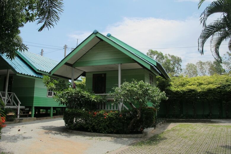 Hotel The Green Resort Sri Racha