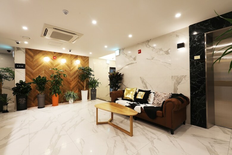 Sm Boutique Hotel