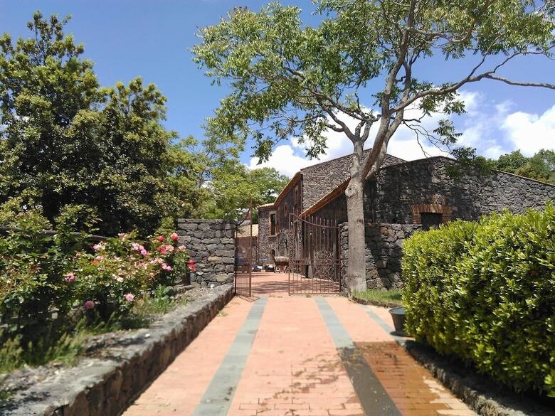 Agroturismo Le Cisterne Dell'etna