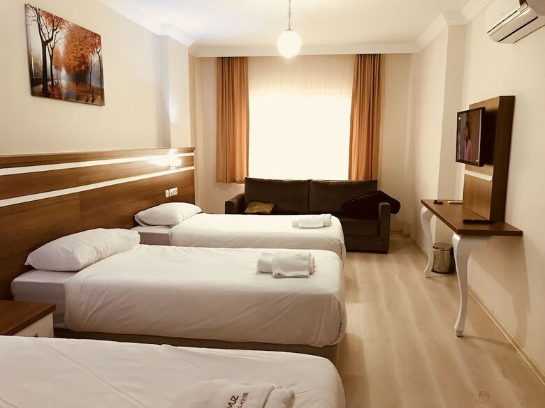 Hotel Akyuz Rooming House