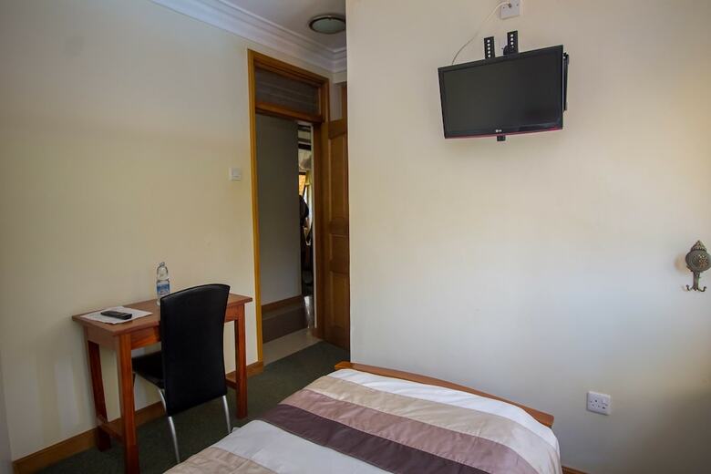 Crown Suites Hotel