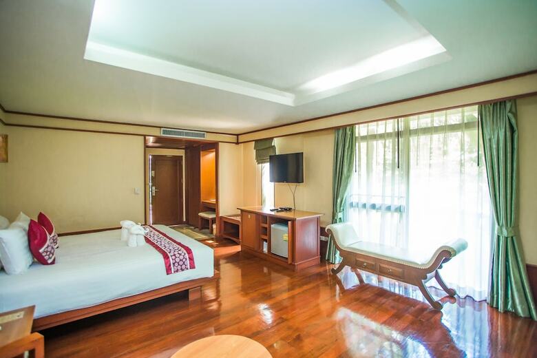 Hotel Sappraiwan Elephant Resort & Sanctuary