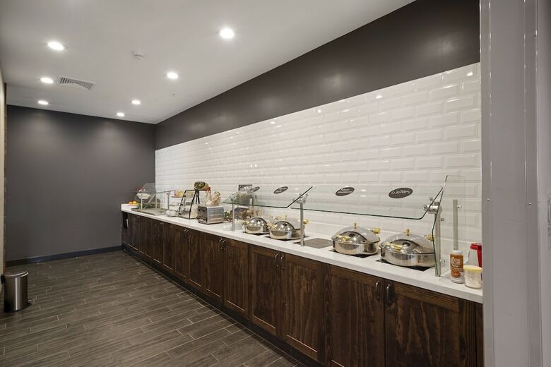 Holiday Inn Hotel And Suites-decatur
