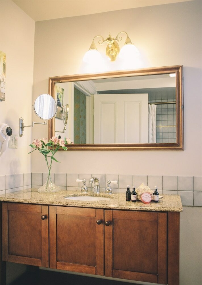 Bed & Breakfast Camellia Inn
