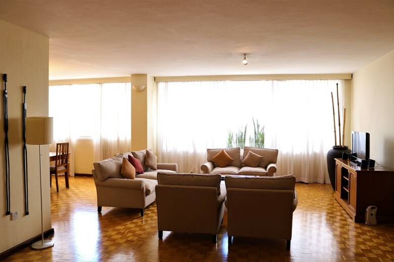 Aparthotel Yaya Towers & Hotel
