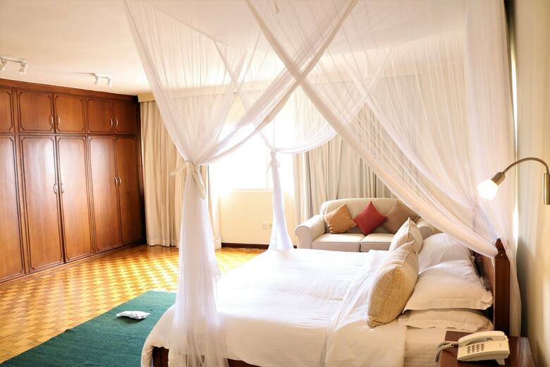 Aparthotel Yaya Towers & Hotel