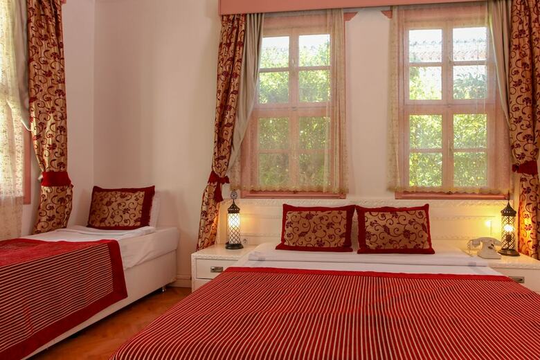Kalei�i Marina Boutique Hotel