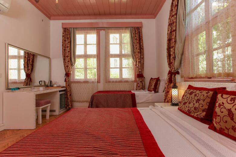 Kalei�i Marina Boutique Hotel