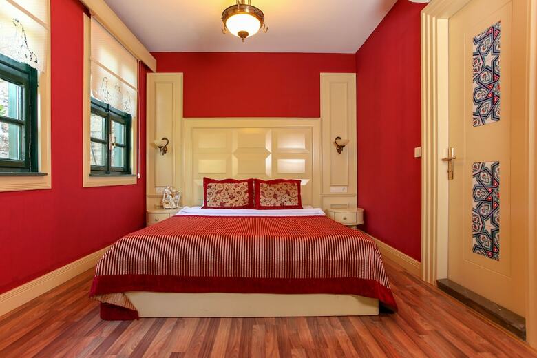 Kalei�i Marina Boutique Hotel