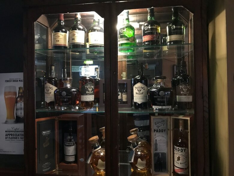 Hotel Mccauls Bar & Guesthouse