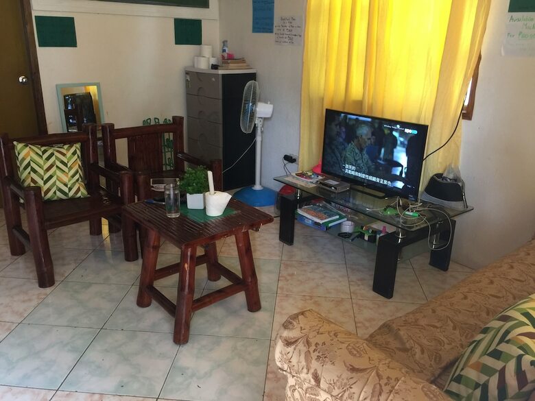Hostal J & C Guesthouse