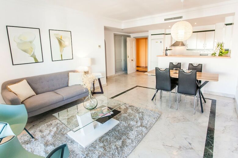 Apartamentos Marina de Banus Sea Views