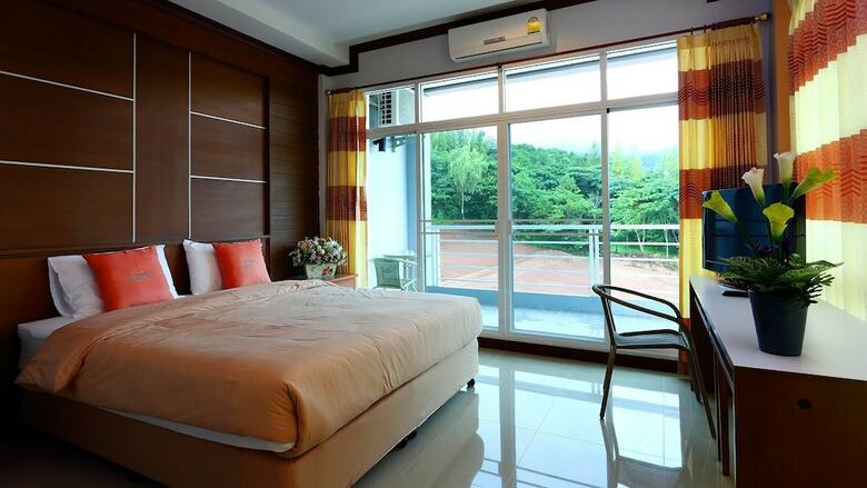 Breeze Hill Hotel