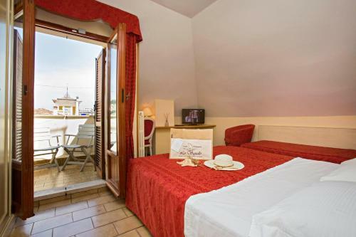Hotel Lo Squalo