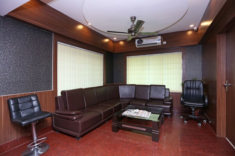 Oyo 9010 Hotel Railview
