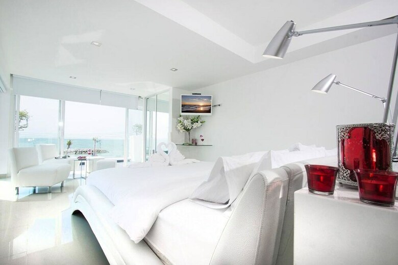 Villa 7th Heaven Beach Front