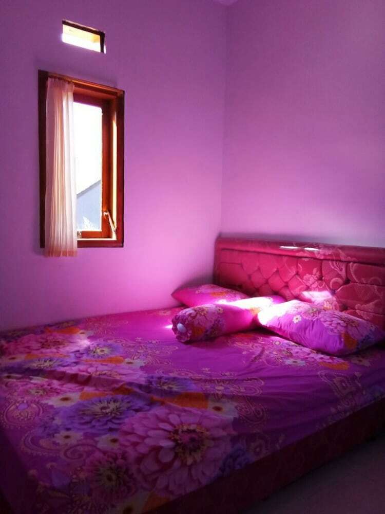 Bed & Breakfast Agung Safira Homestay