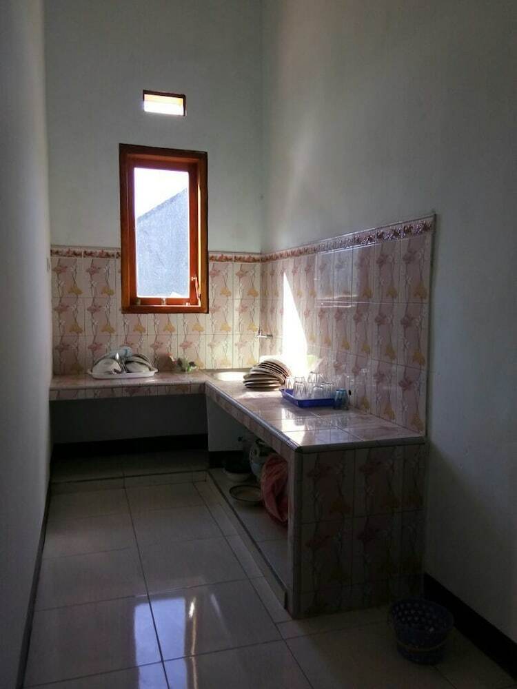 Bed & Breakfast Agung Safira Homestay
