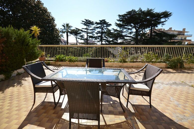 Parc Continental Cannes-very Elegant Three Bedroom Apartment