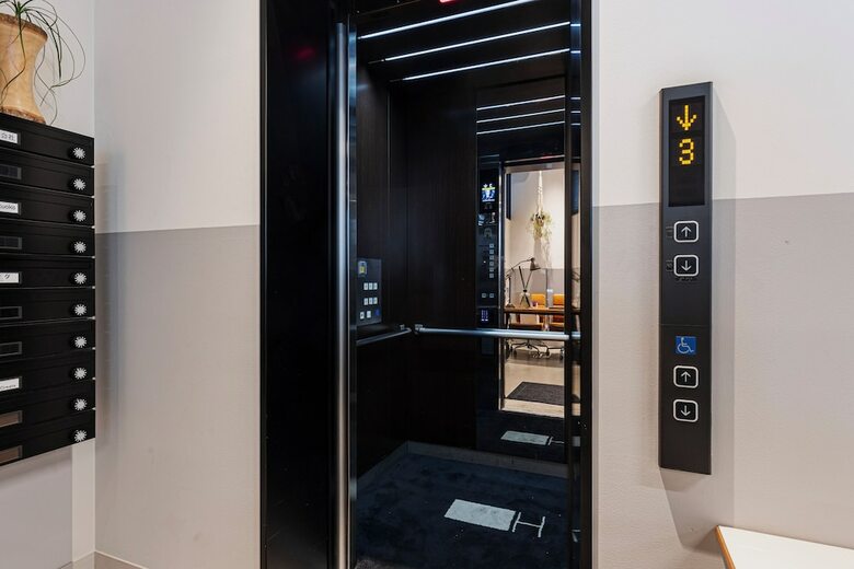 H Hotel