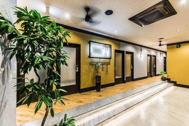 H Hotel