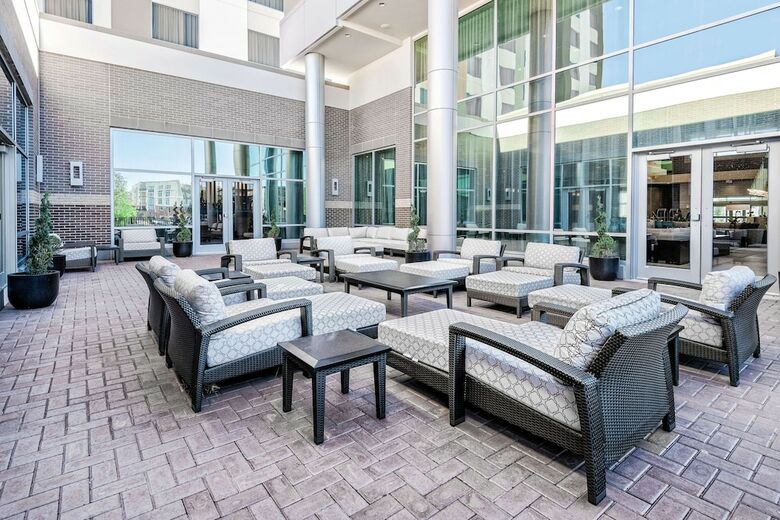Hotel Embassy Suites By Hilton College Station, Tx