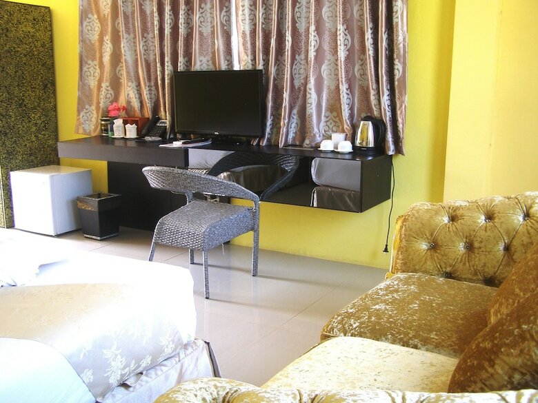Hotel The Bloom By Tv Pool