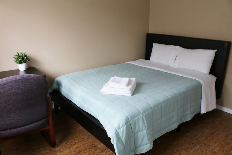 Hotel Quiet Clean And Comfortable Room
