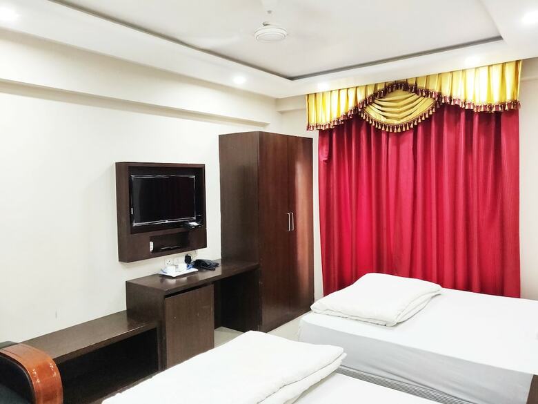 Bodhgaya Seven Inn Hotel N Restaurant