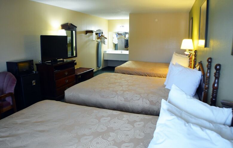 Hotel Angel Inn Near Imax