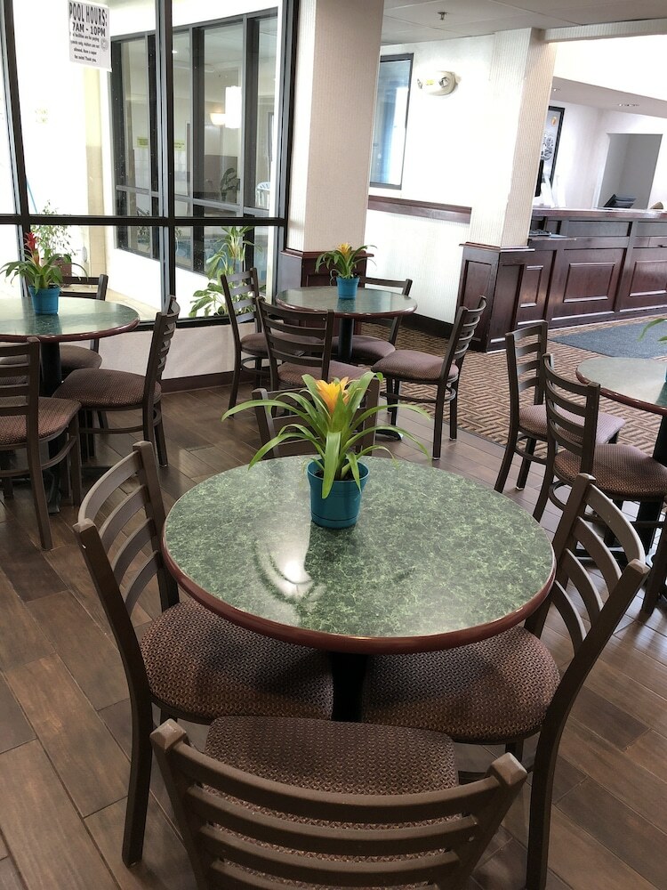 Motel Super 8 By Wyndham Aurora/naperville Area