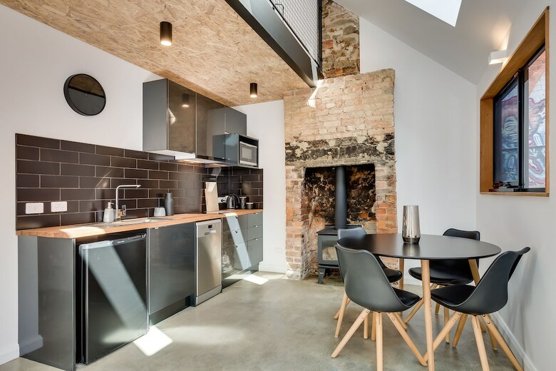 White Room Apartments