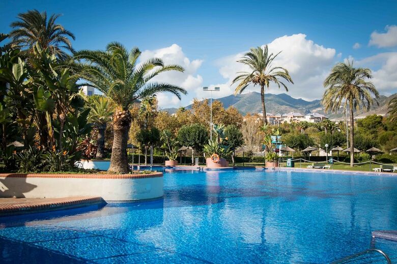 Apartamentos Holidays2benal Beach