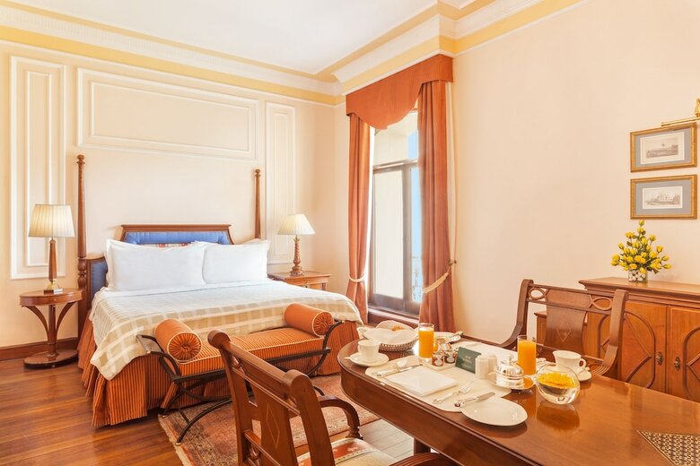 Hotel The Oberoi Grand, Kolkata