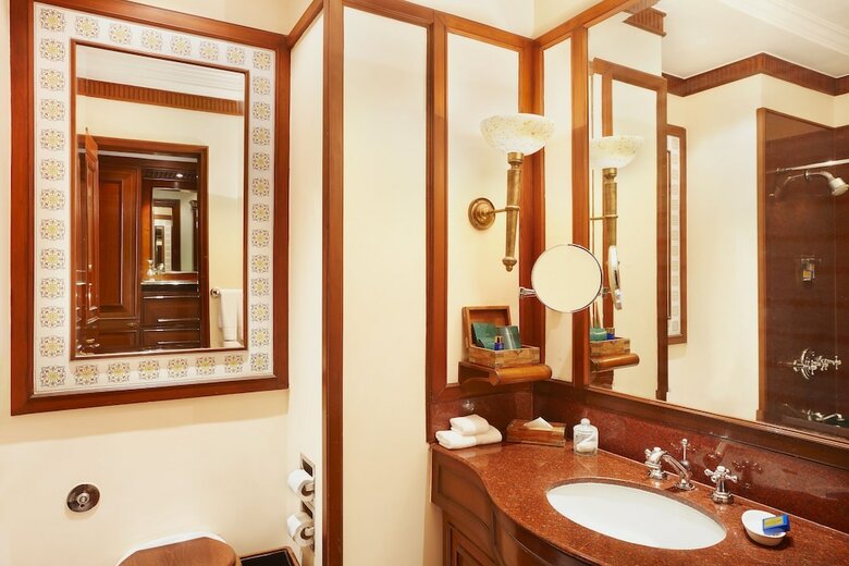 Hotel The Oberoi Grand, Kolkata