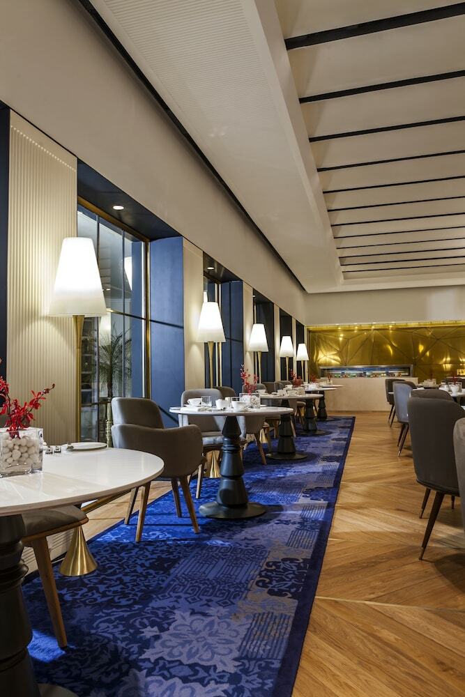 Hotel The Oberoi Grand, Kolkata