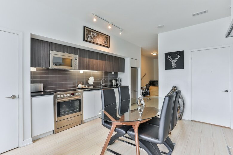 Gorgeous 2 Storey Townhouse