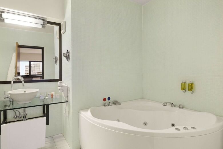 Hotel Ramada By Wyndham Iasi City Centre