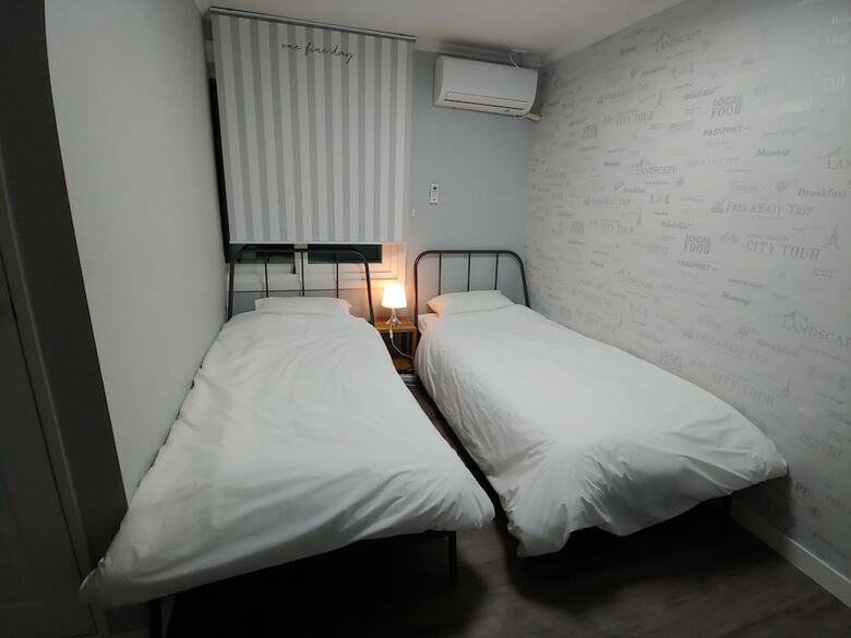 Hotel Slippers N Sippers Guesthouse