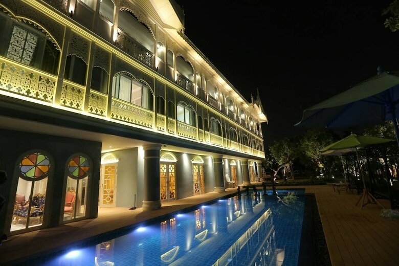 At Pingnakorn Riverside Hotel Chiangmai
