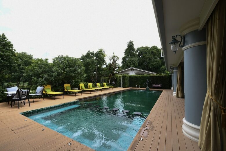 At Pingnakorn Riverside Hotel Chiangmai