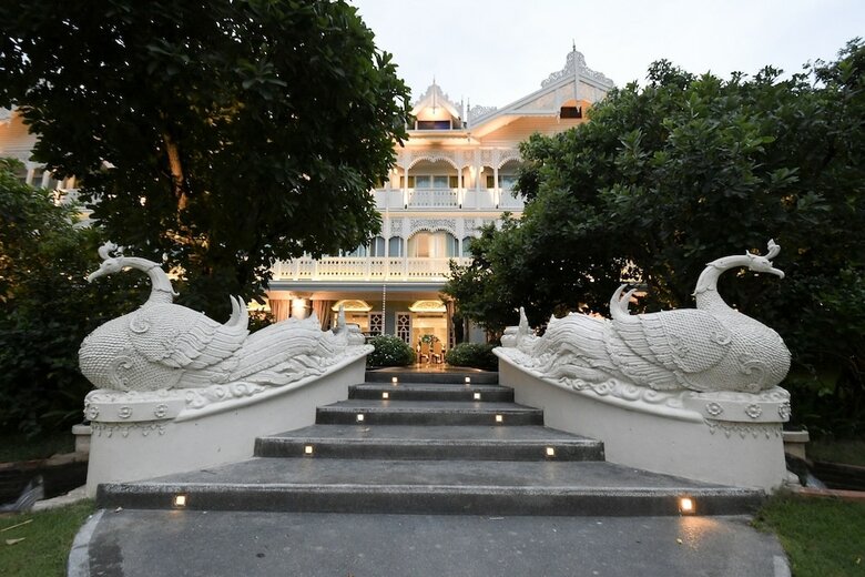 At Pingnakorn Riverside Hotel Chiangmai
