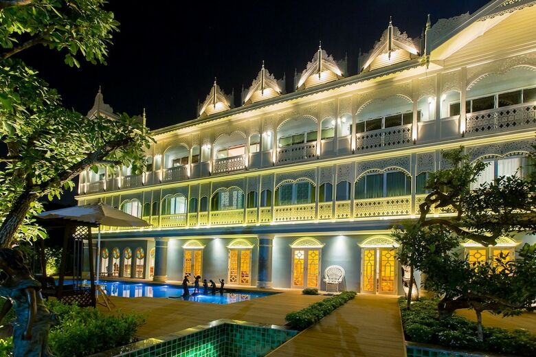 At Pingnakorn Riverside Hotel Chiangmai