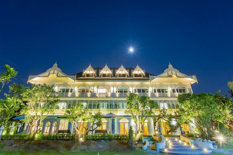 At Pingnakorn Riverside Hotel Chiangmai